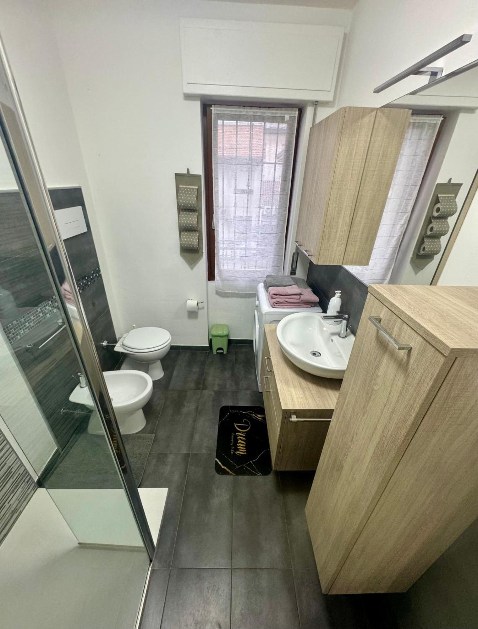 Casa Alessio - Elegante Appartamento Nel Cuore Di Cesano Maderno Ngoại thất bức ảnh